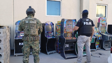 Operativo conjunto AMIC-SEMAR asegura 12 máquinas tragamonedas en Ciudad Obregón