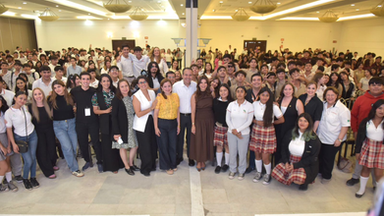 Invita Toño Astiazarán a las y los jóvenes a ser extraordinarios en su proyecto de vida