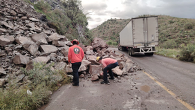 Gobierno de Sonora atiende cierres carreteros por recientes lluvias