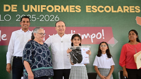 Con entrega de uniformes gratuitos, Gobernador Durazo convierte a Sonora en modelo nacional de educación