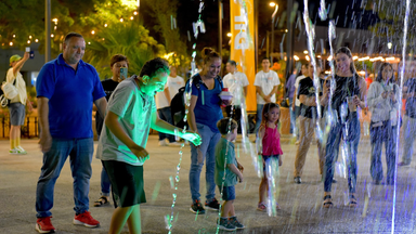 Disfrutan Hermosillenses la renovación del Jardín Juárez con nuevas áreas para convivir