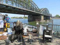 Antikmarkt auf der Kölner Rheinuferpromenade