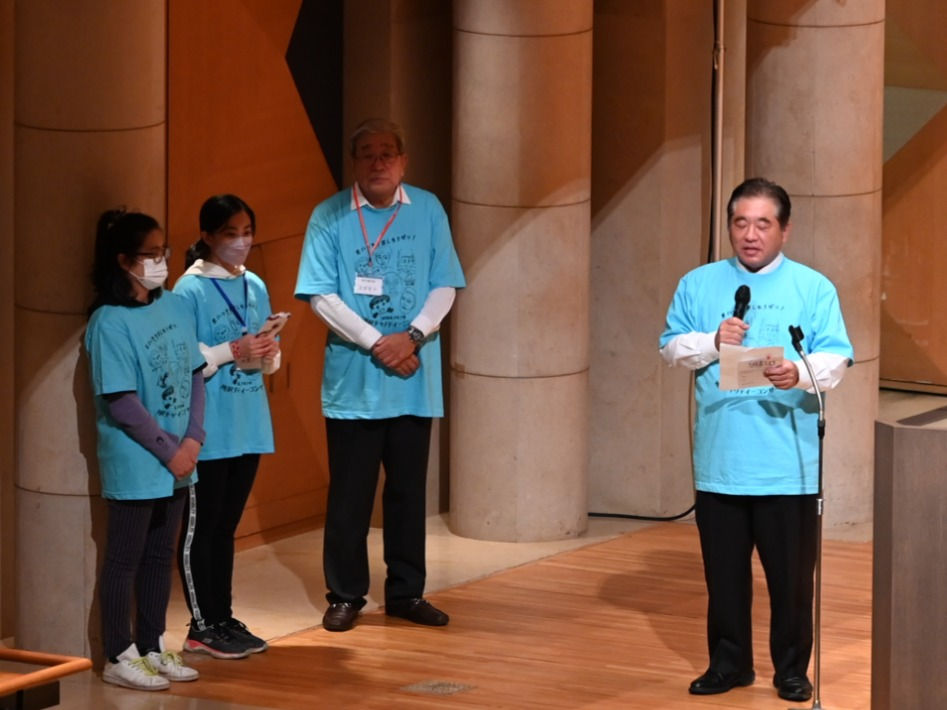 挨拶する所沢市長・藤本正人氏