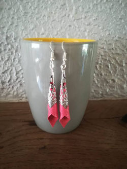 Boucle d'oreille cuir cone fiigrane rose