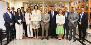 HOMENAGEM À MINISTRA REGINA HELENA COSTA