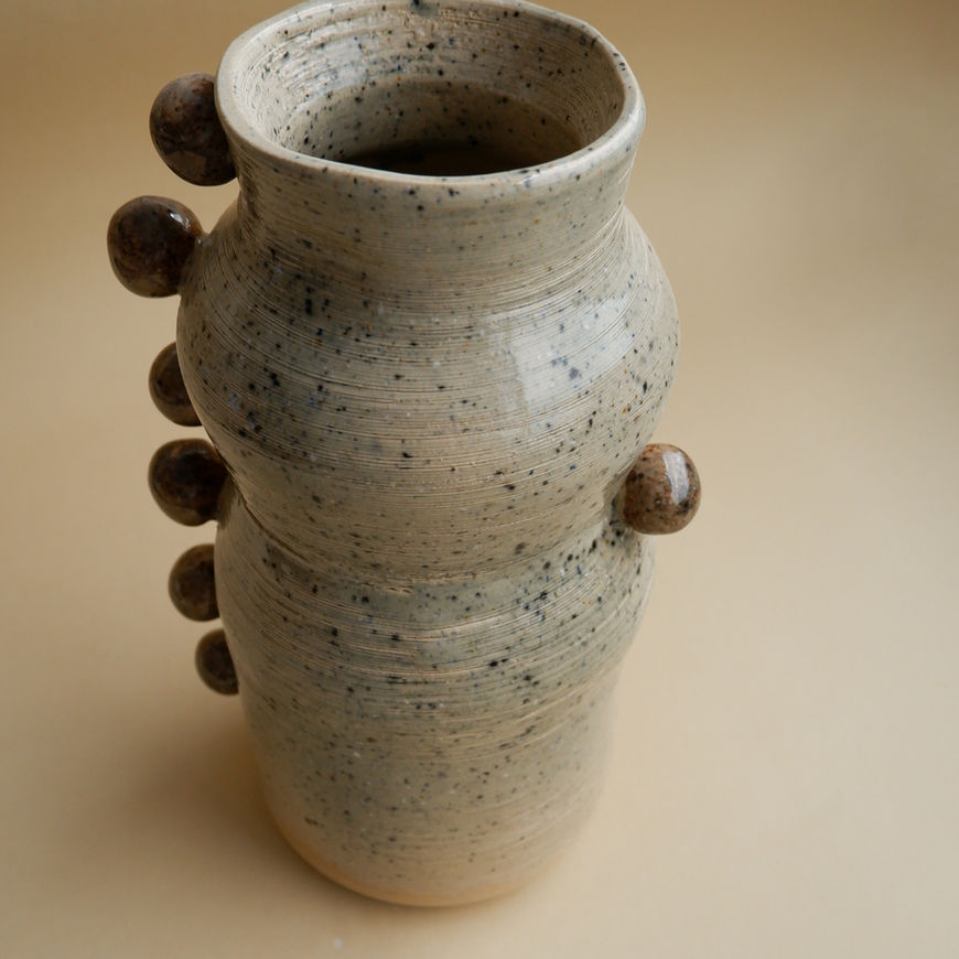 Artistic vase from the Bubbles collection, made of beige stoneware and pigmented clay bubbles.