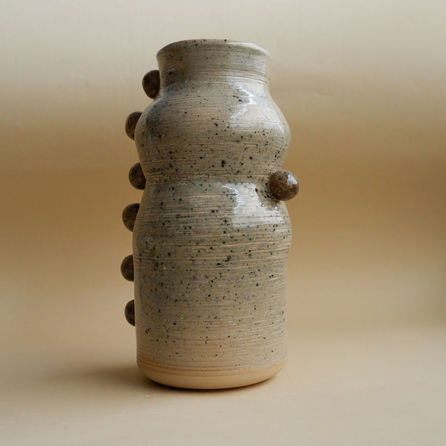 Bubbles collection vase: beige stoneware with unique clay bubbles.