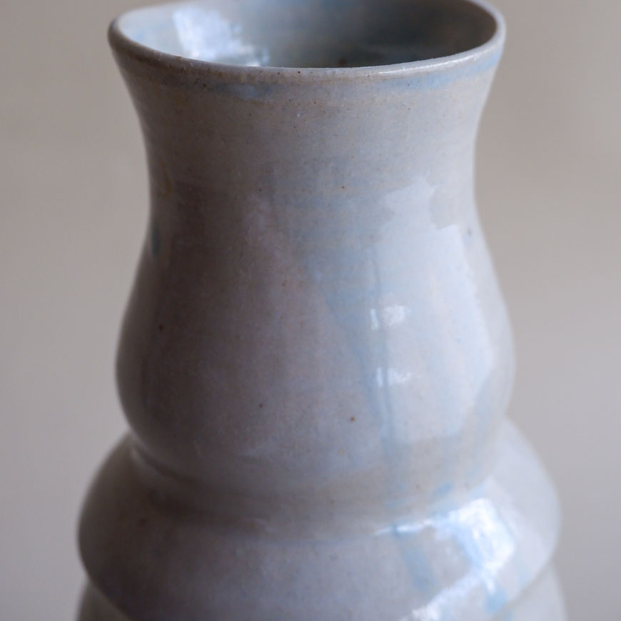 vase close up turquise glaze