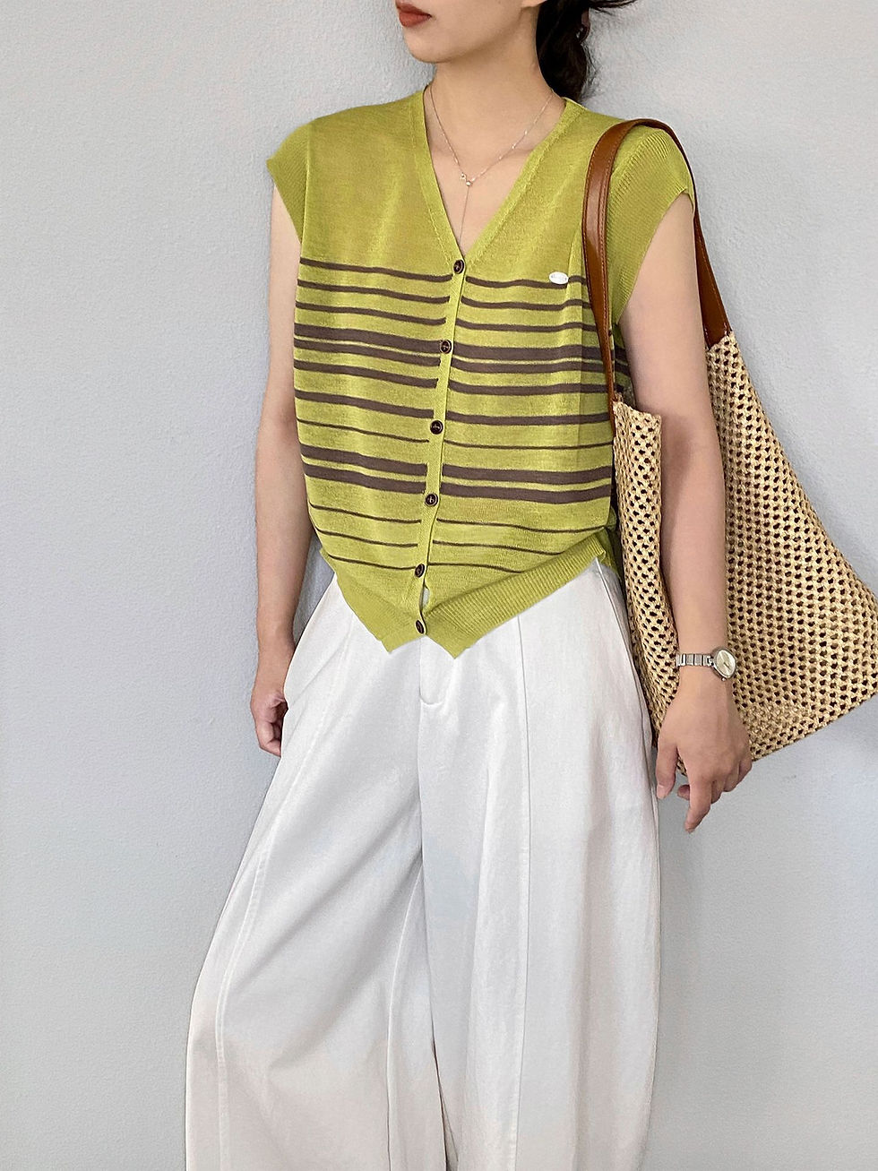 Thumbnail: Jiangzuo Korean Style V Neck Stripe Sleeveless Knit Top (90200)