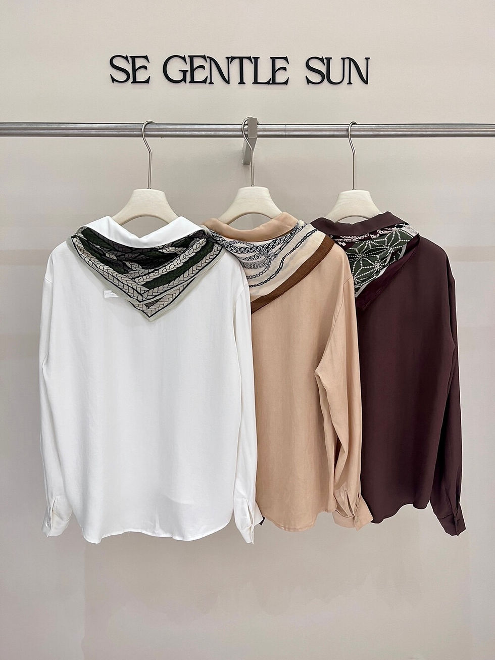 Thumbnail: SE GENTLE SUN Simple Loose-Fit Shirt (with Detachable Scarf) (89928)