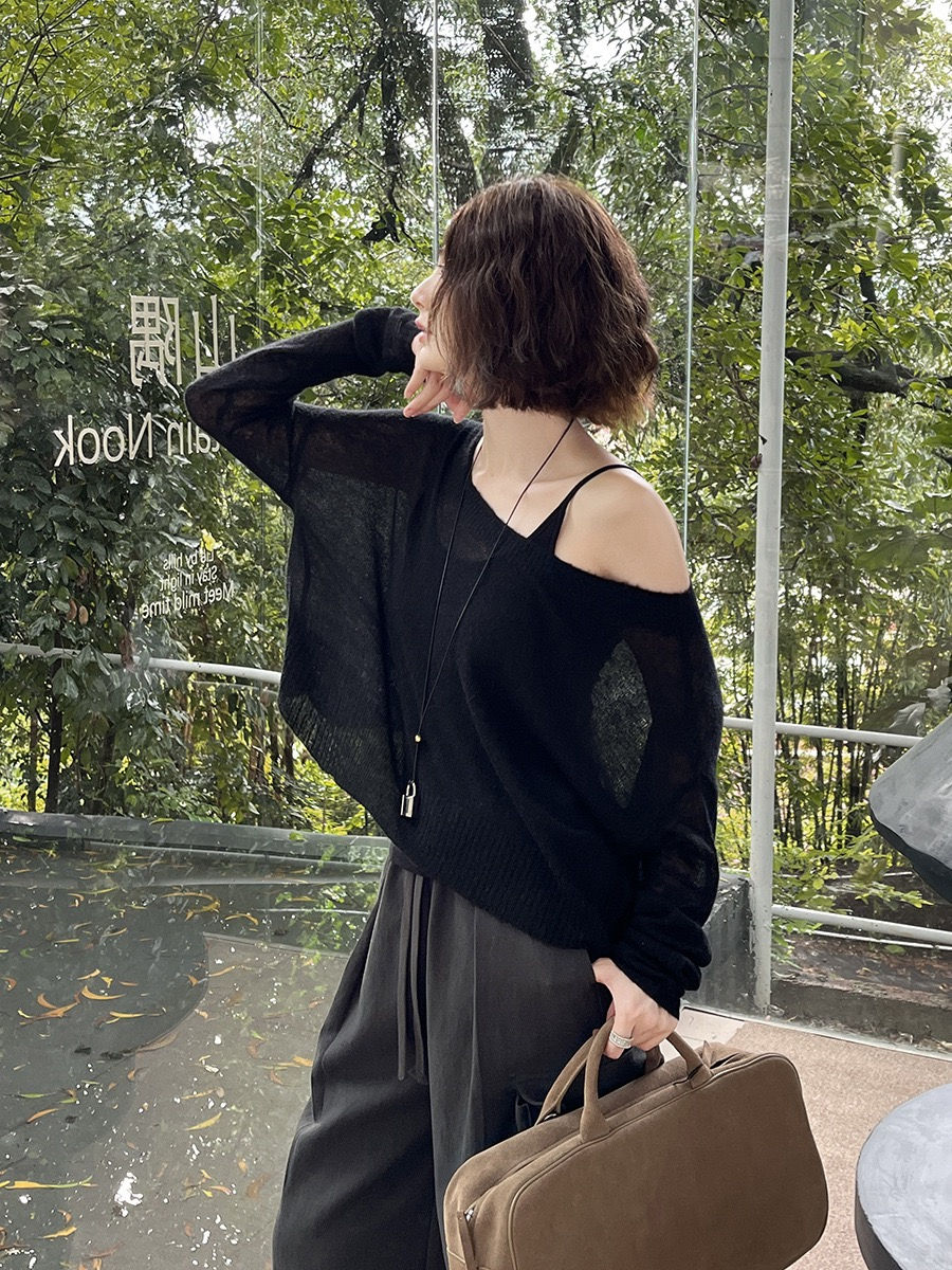 Gracetina Hoo Simple Sheep Wool Drop Shoulder Loose Lightweight Knit Sweater (ZA