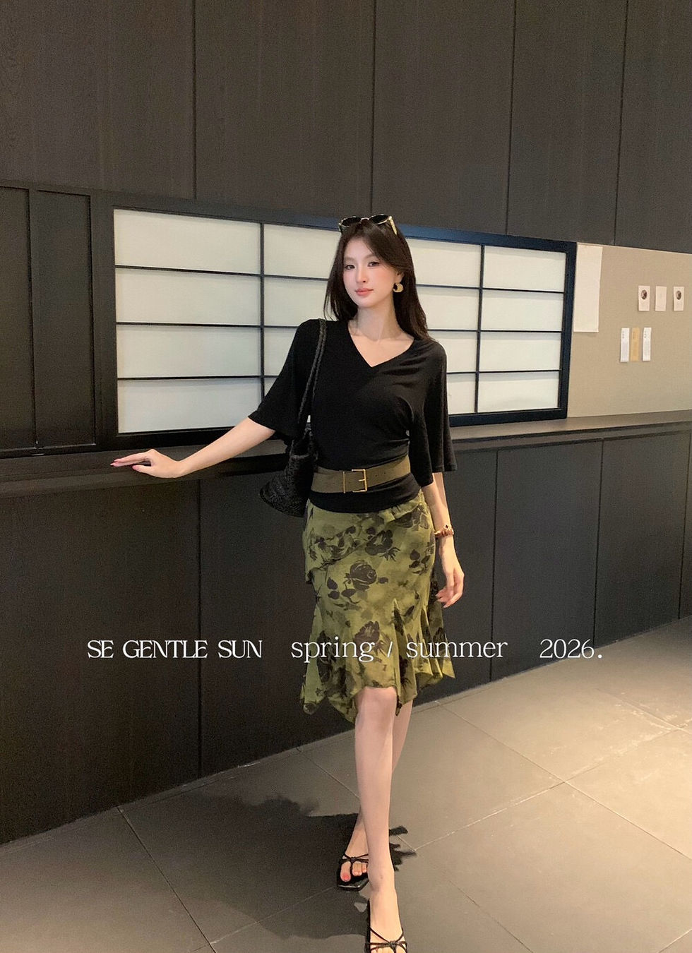 Thumbnail: SE GENTLE SUN Batwing Sleeve Loose V Neck T-Shirt Top (89878)