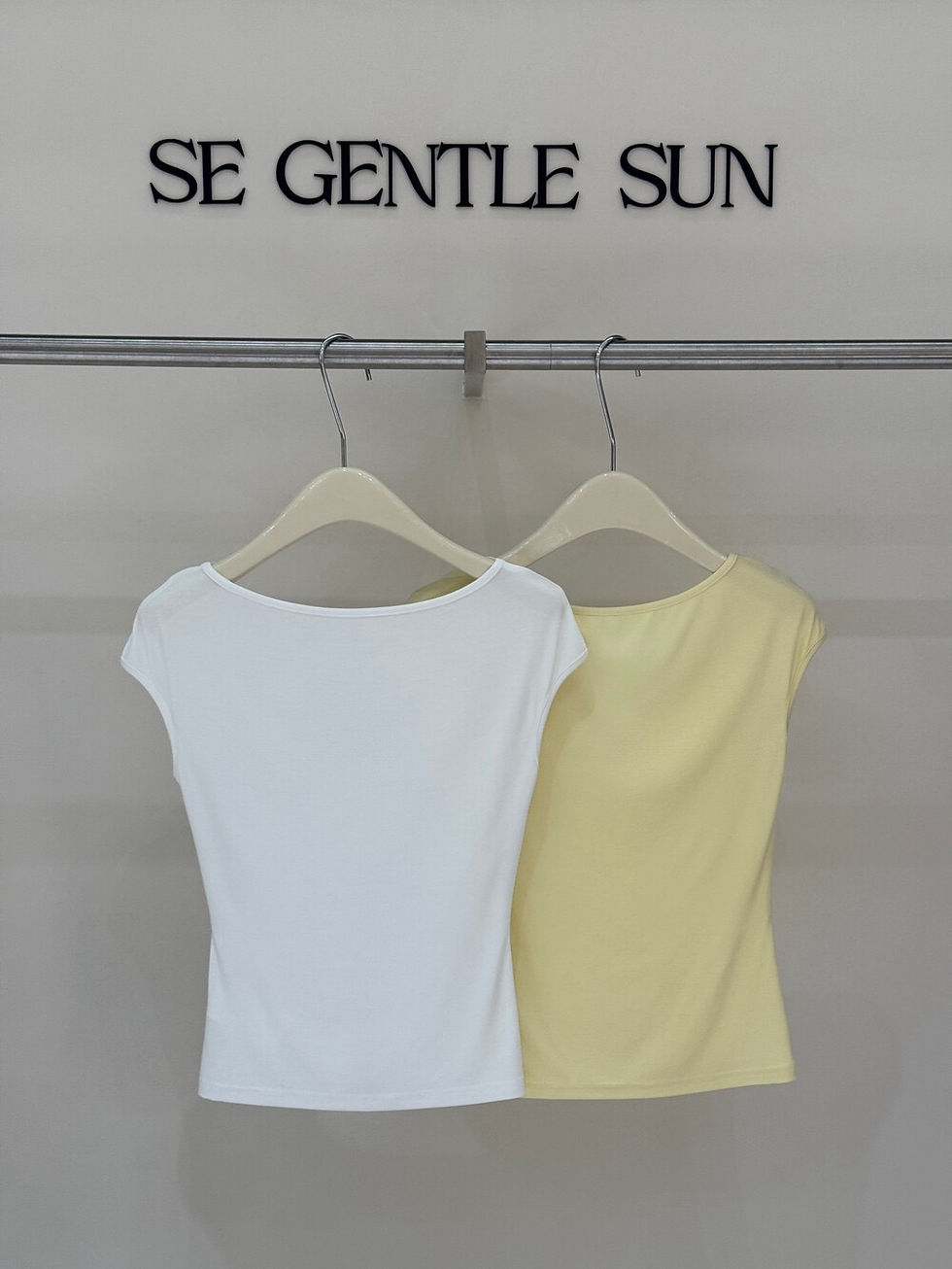 Thumbnail: SE GENTLE SUN Knotted Lace V-Neck Short Sleeve Top (89728)