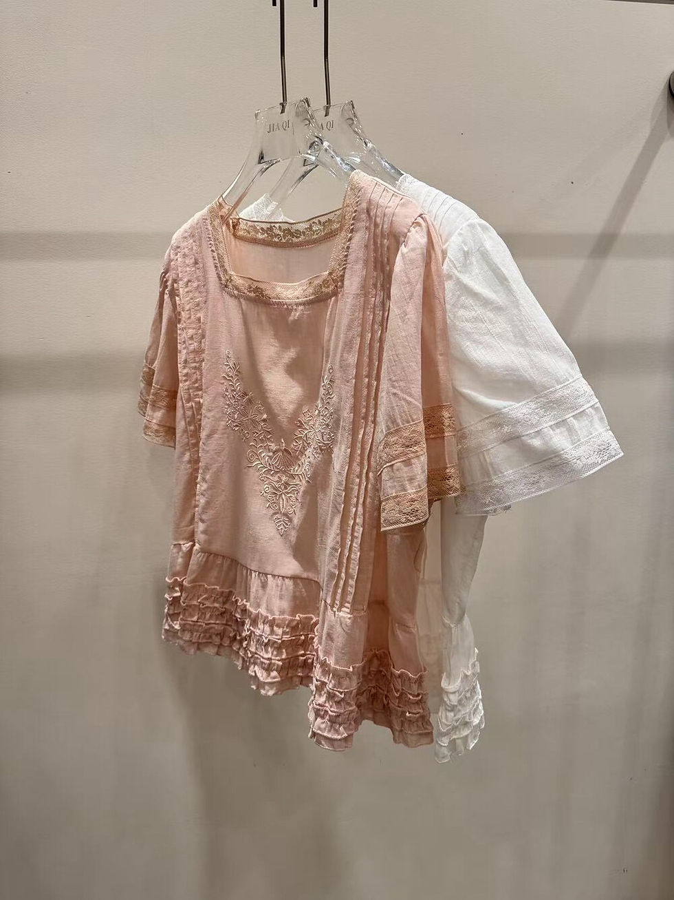 Thumbnail: JIAQI Simple Square Neck Lace Embroidery Ruffled Loose-fitting Blouse (5378)