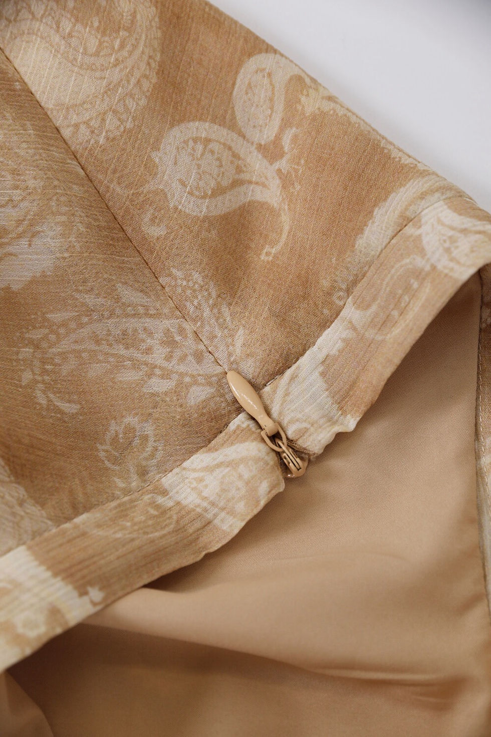 Thumbnail: AIXILI Premium Retro Print Irregular Midi Skirt (17031)