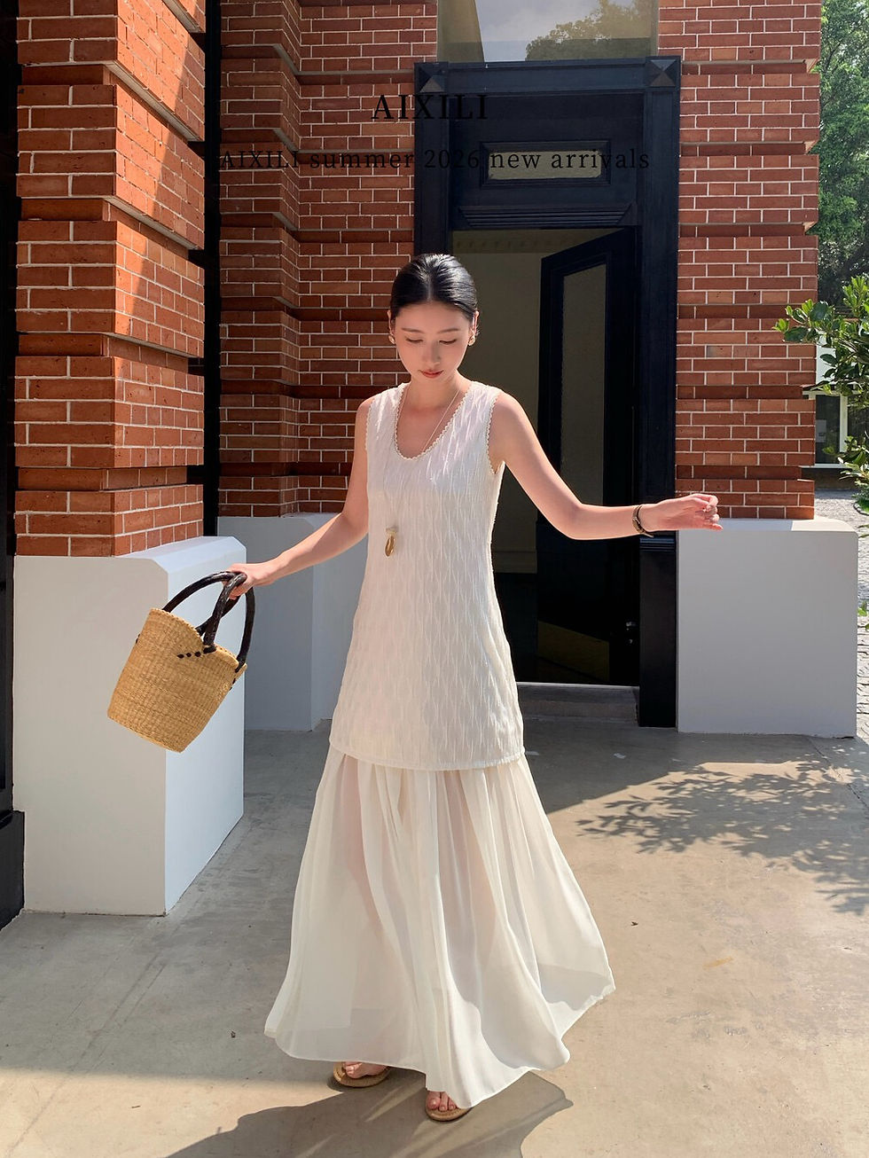 Thumbnail: AIXILI Lace trimm Chiffon Sleeveless Dress (17259)