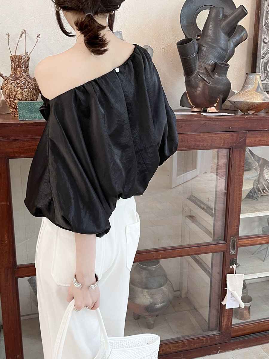 Thumbnail: Gracetin Hoo Premium Off Shoulder Acetate Gloss Shirt (CSA896)