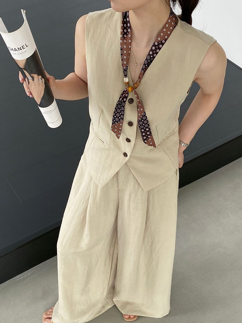 Thumbnail: Jiangzuo Two-Piece Set Vest with Scarf and Wide Leg Pants (Y8831)