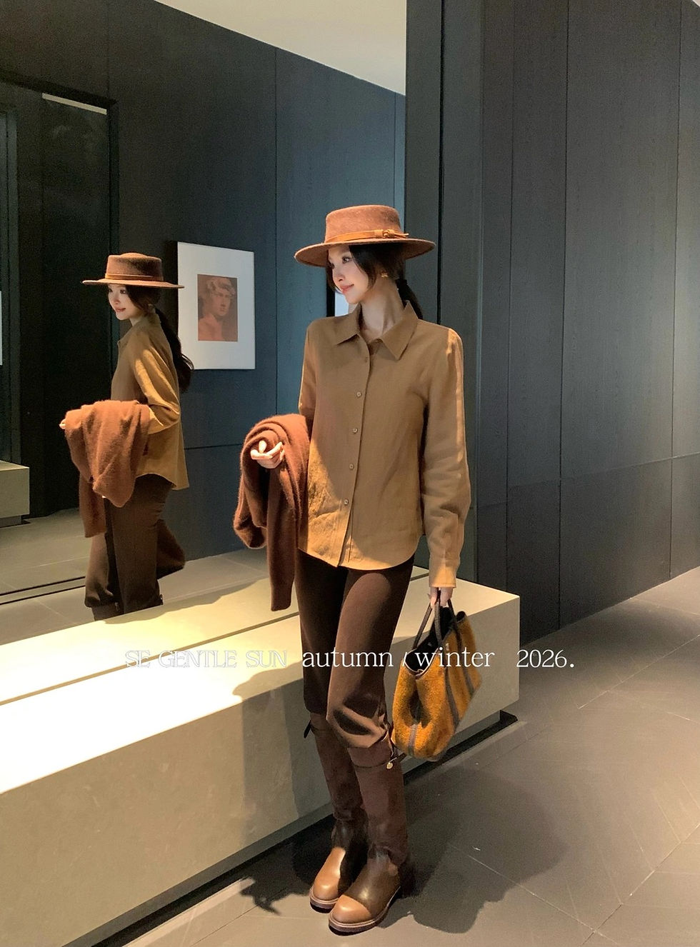 Thumbnail: Gentle Sun-inspired Loose fitting Long Sleeve Collar Shirt