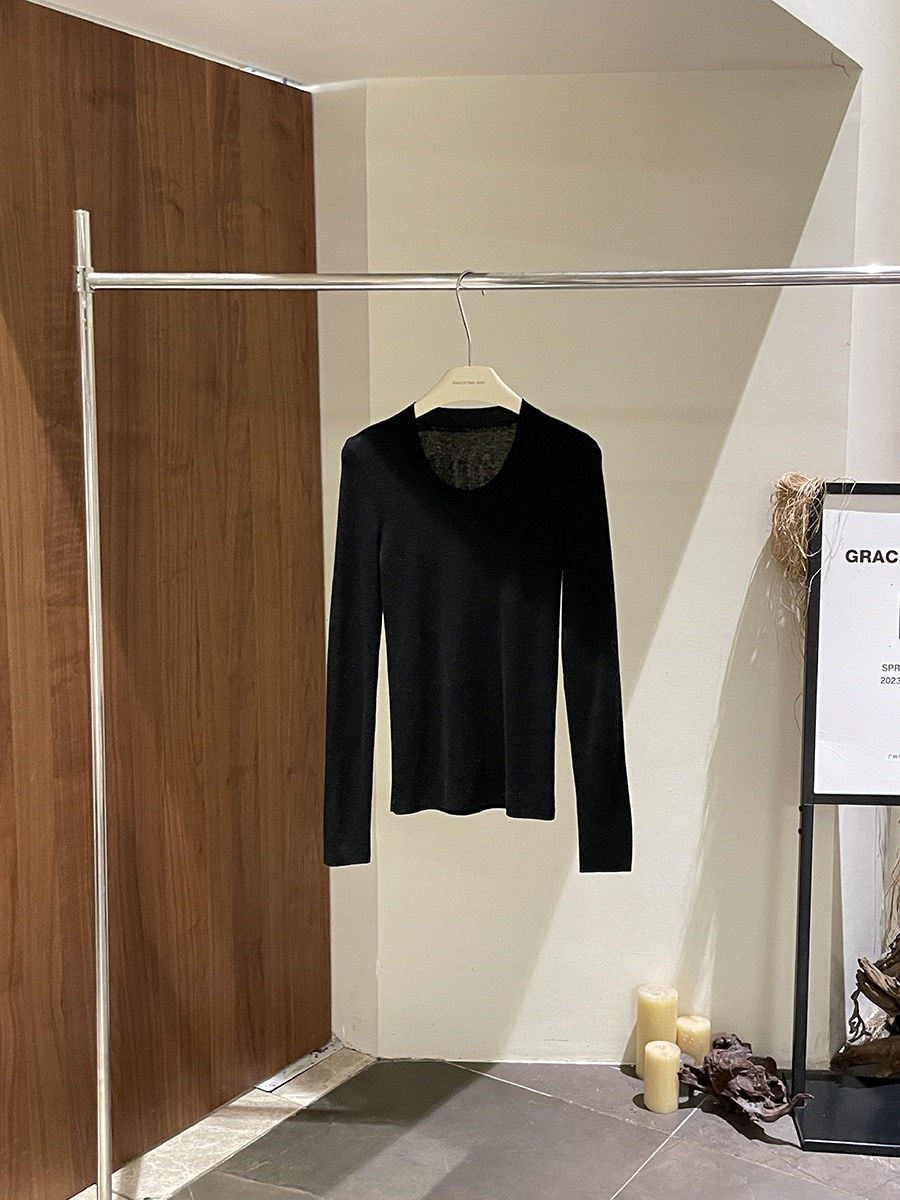 Thumbnail: Gracetina Hoo Winter Simple Wool U-Neck Inner Layer Top (ZA6192)