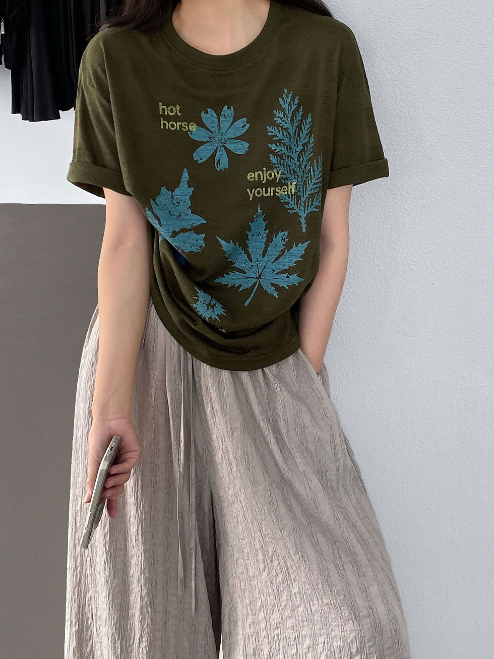 Thumbnail: Jiangzuo Korean Retro Leaf Print Short Sleeve T-Shirt Top (1973)