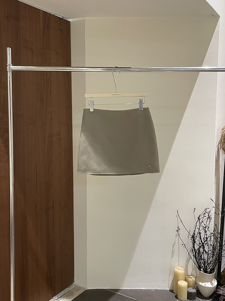 Thumbnail: Gracetina Hoo French-Style Minimalist Glossy Skirt (BQA5126)