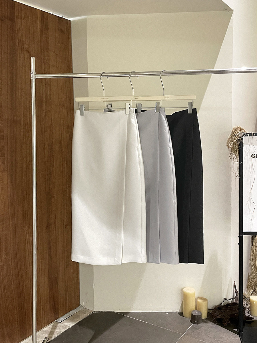 Thumbnail: Gracetina hoo French style glossy slit slimming straighten skirt (BQA741)