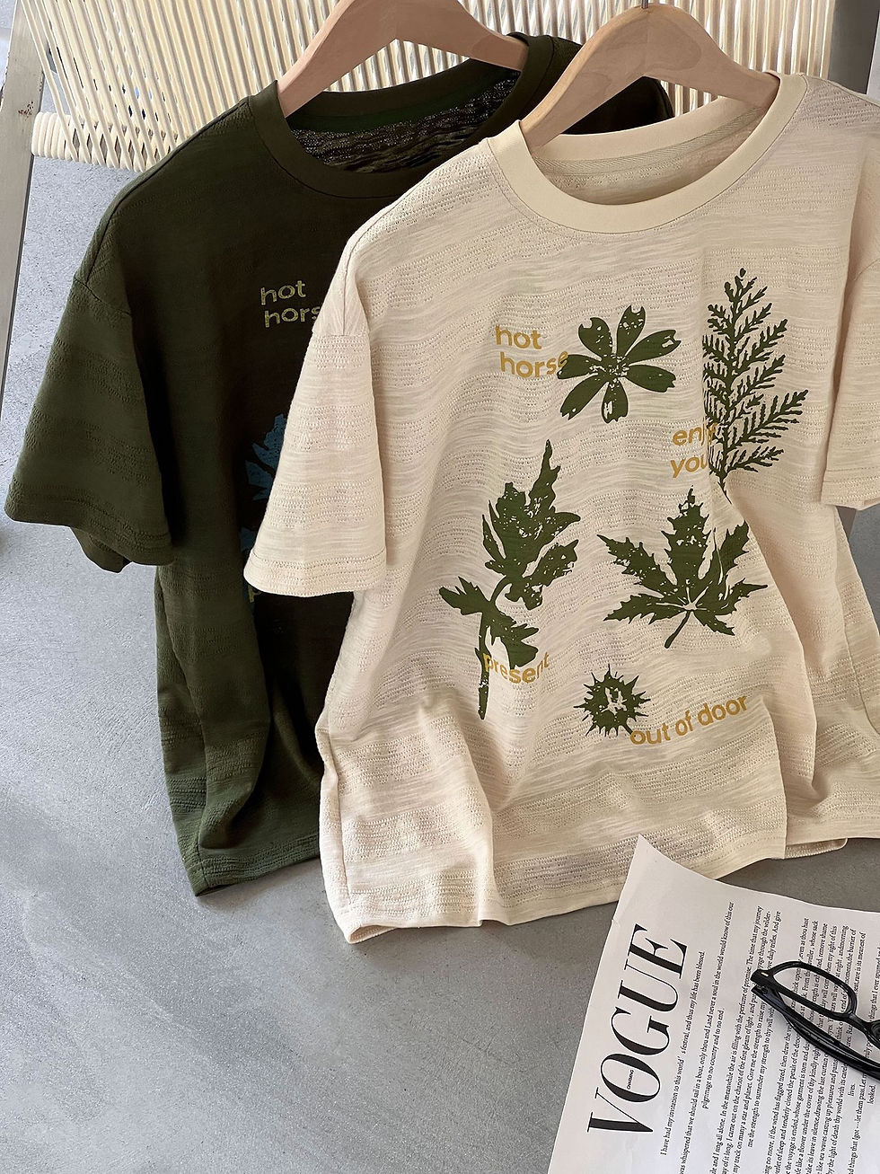 Thumbnail: Jiangzuo Korean Retro Leaf Print Short Sleeve T-Shirt Top (1973)