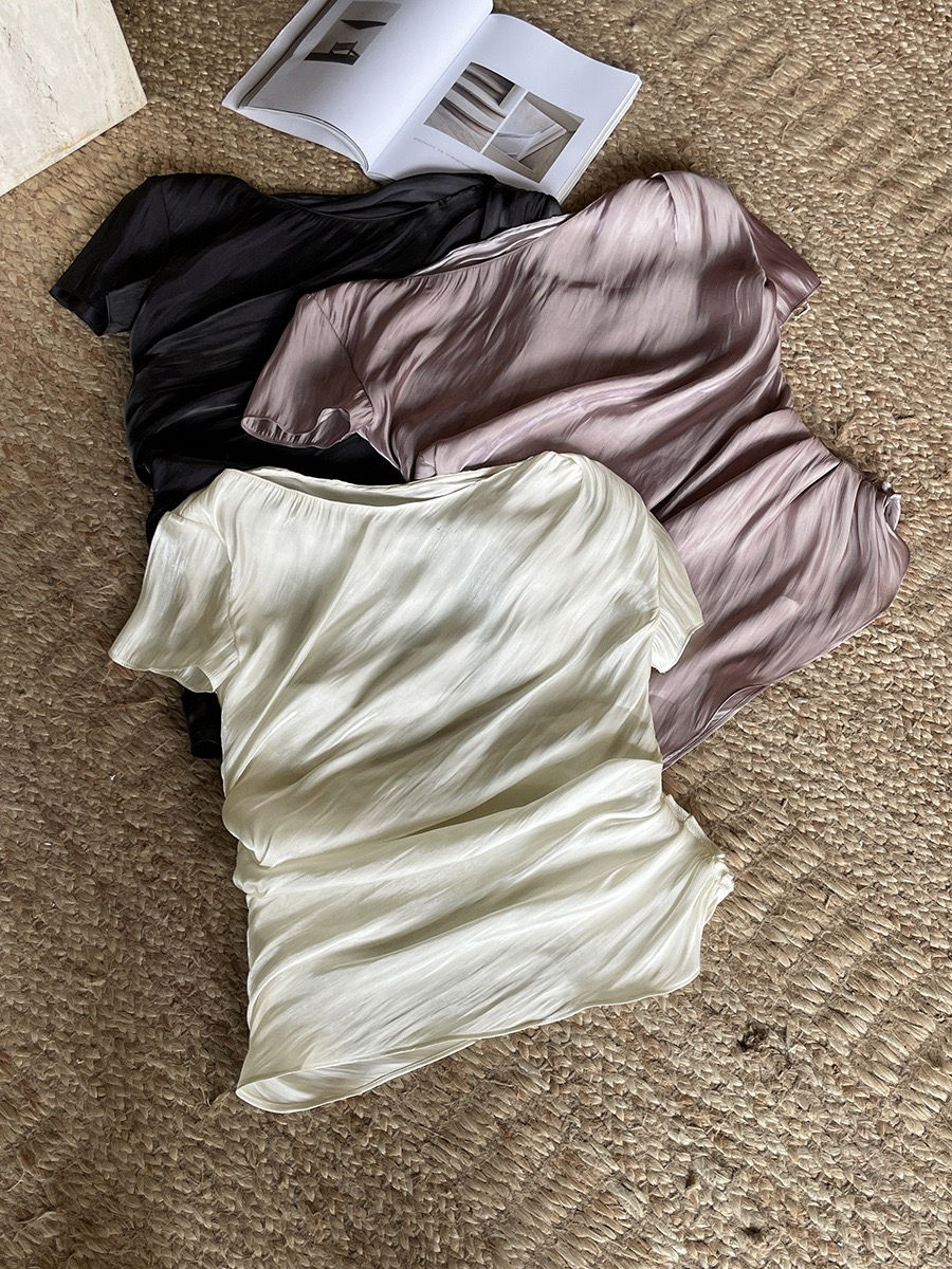 Thumbnail: Gracetina Hoo Design Twisted Gloss Pleated Off Shoulder Shirt (CSA2136)