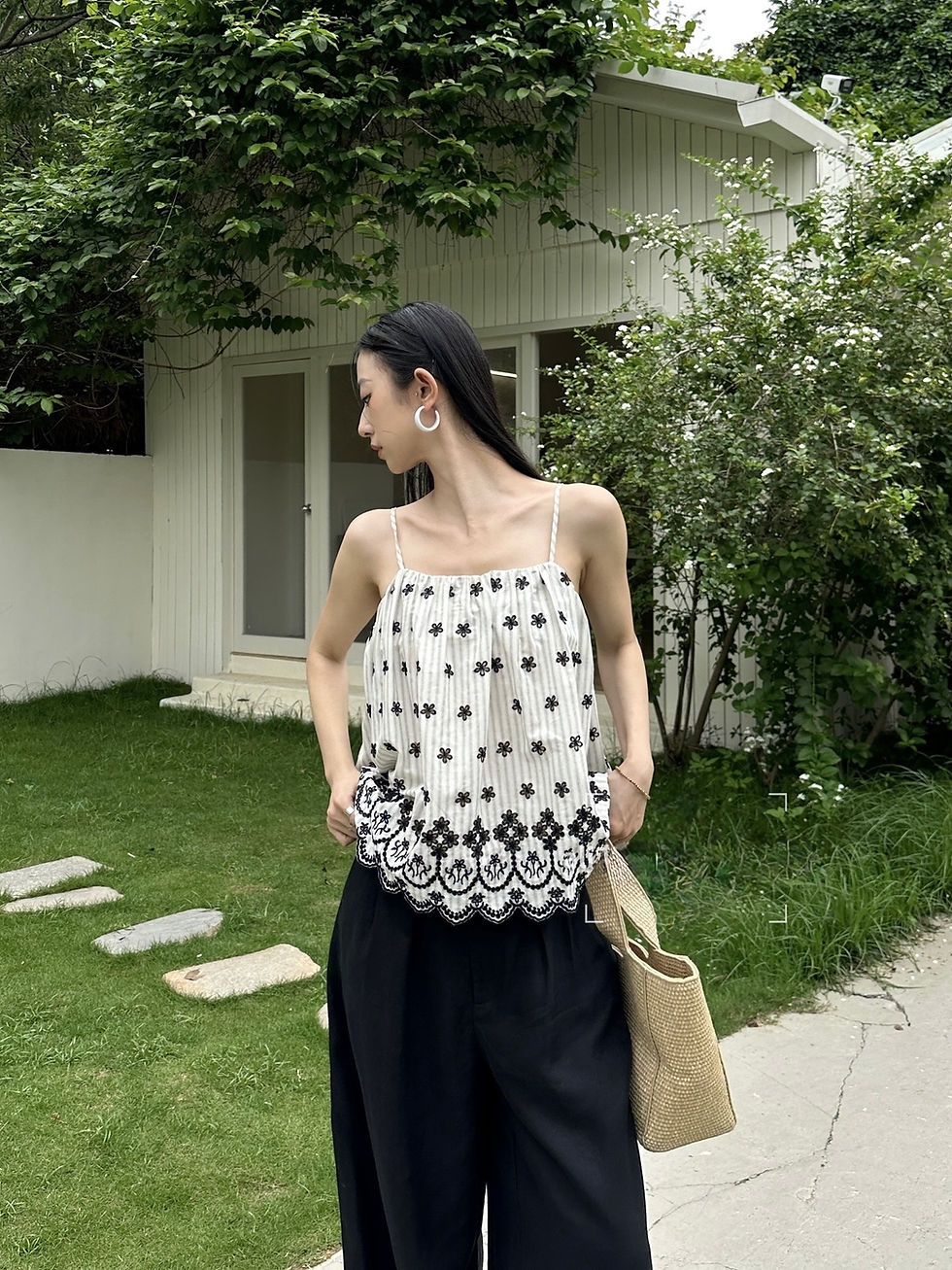 Thumbnail: DTWO Lace-Trimmed Elegant Camisole (6221220)