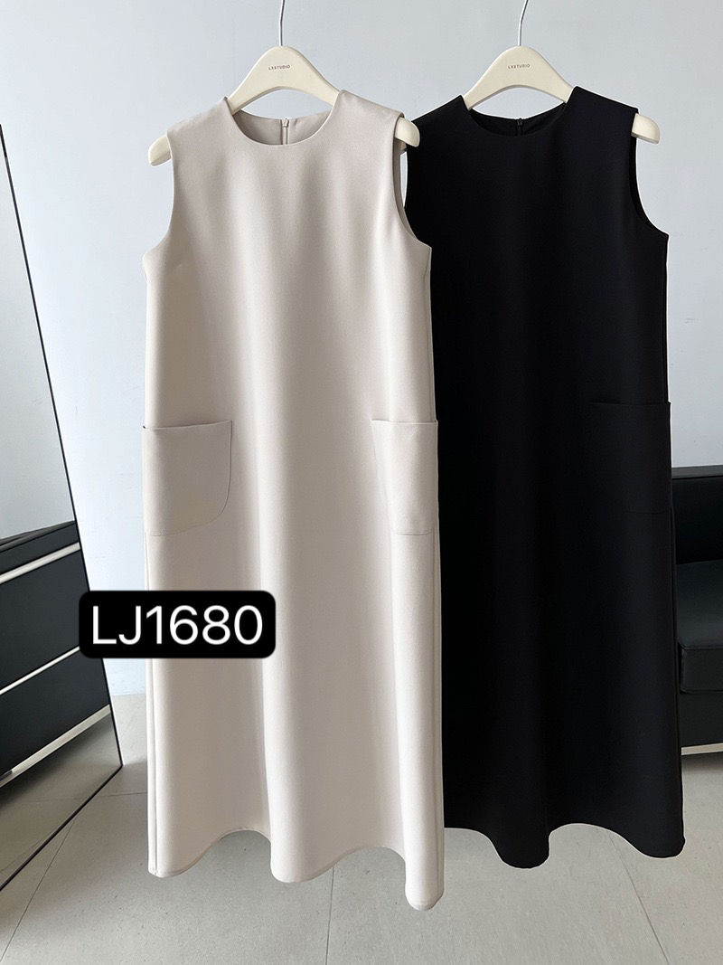Thumbnail: Luxi Sleeveless straighten Dress