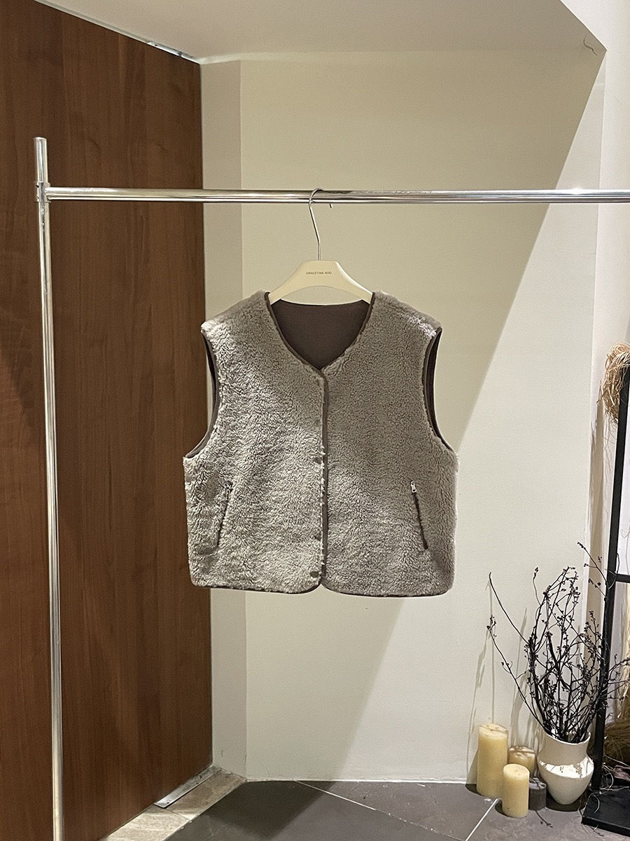 Thumbnail: Gracetina hoo French Style Faux Shearling Vest (WTA478)