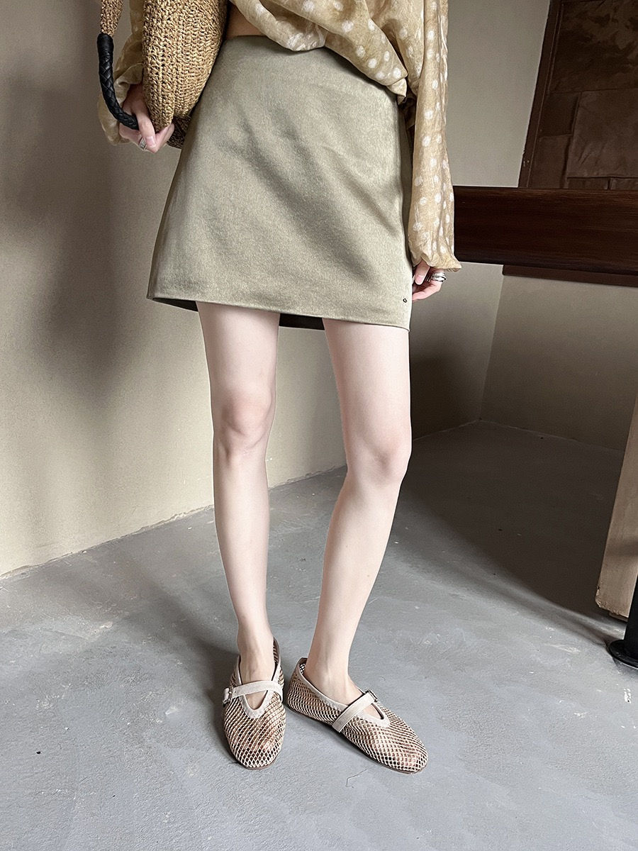Thumbnail: Gracetina Hoo French-Style Minimalist Glossy Skirt (BQA5126)