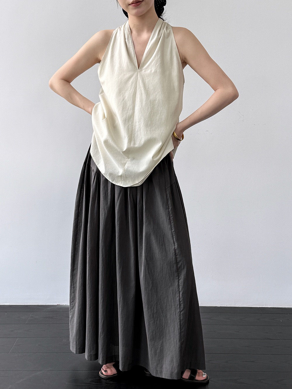 Luxi Designer Halter Neck V Neck Sleeveless Top (89056)