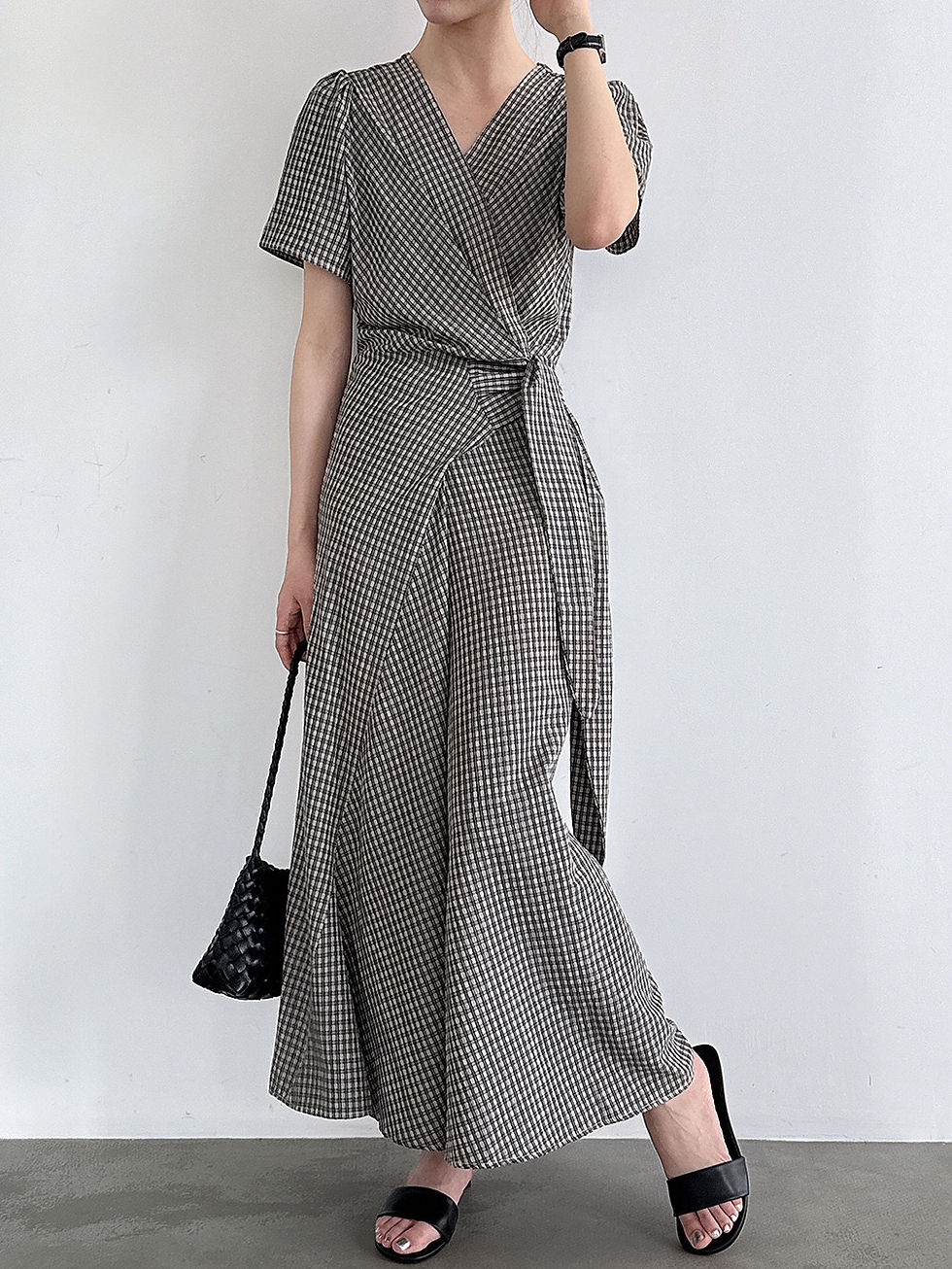 Thumbnail: Luxi French Style V-neck Tie-waist Wrap Plaid Dress (3937)