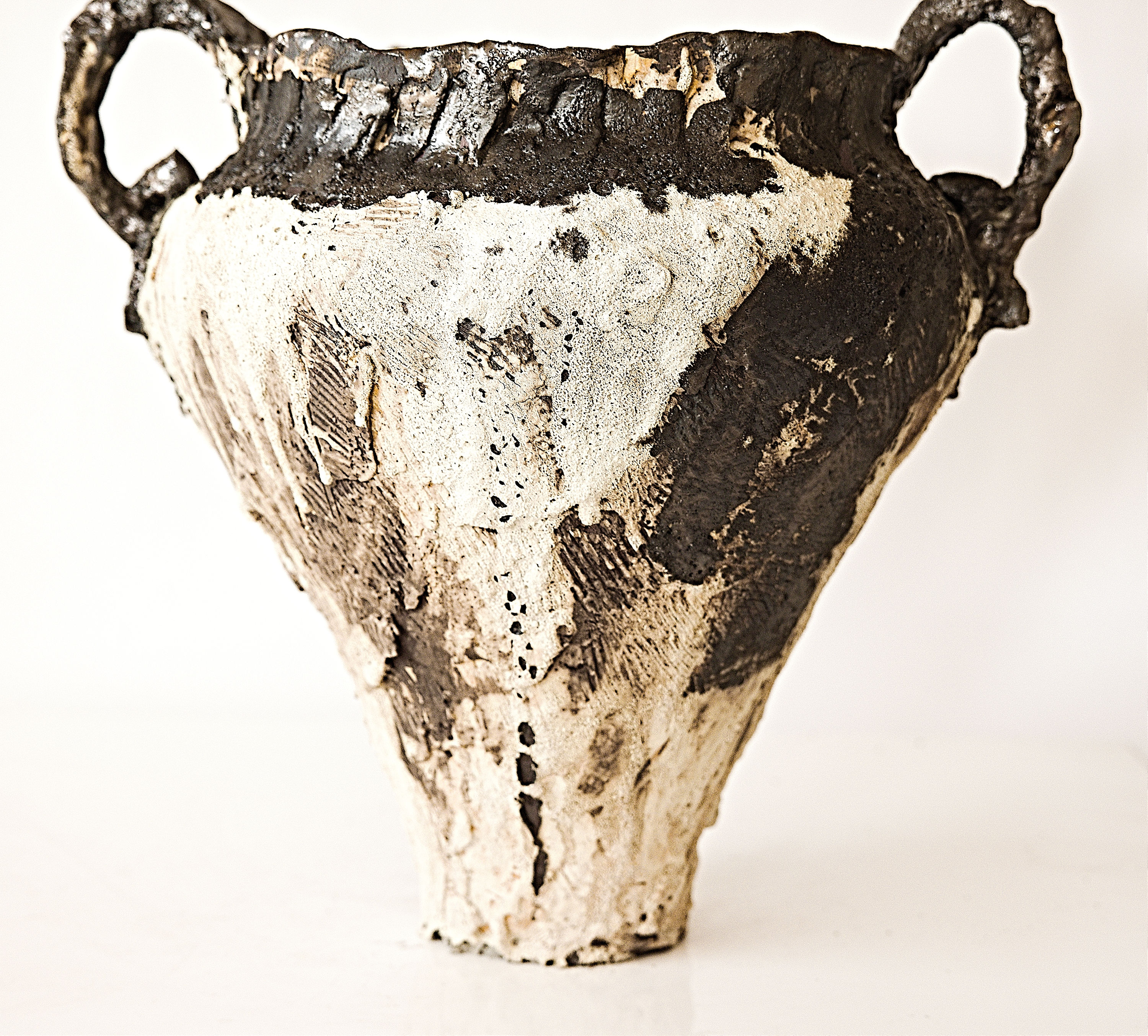 Dark Amphora Relics Vase