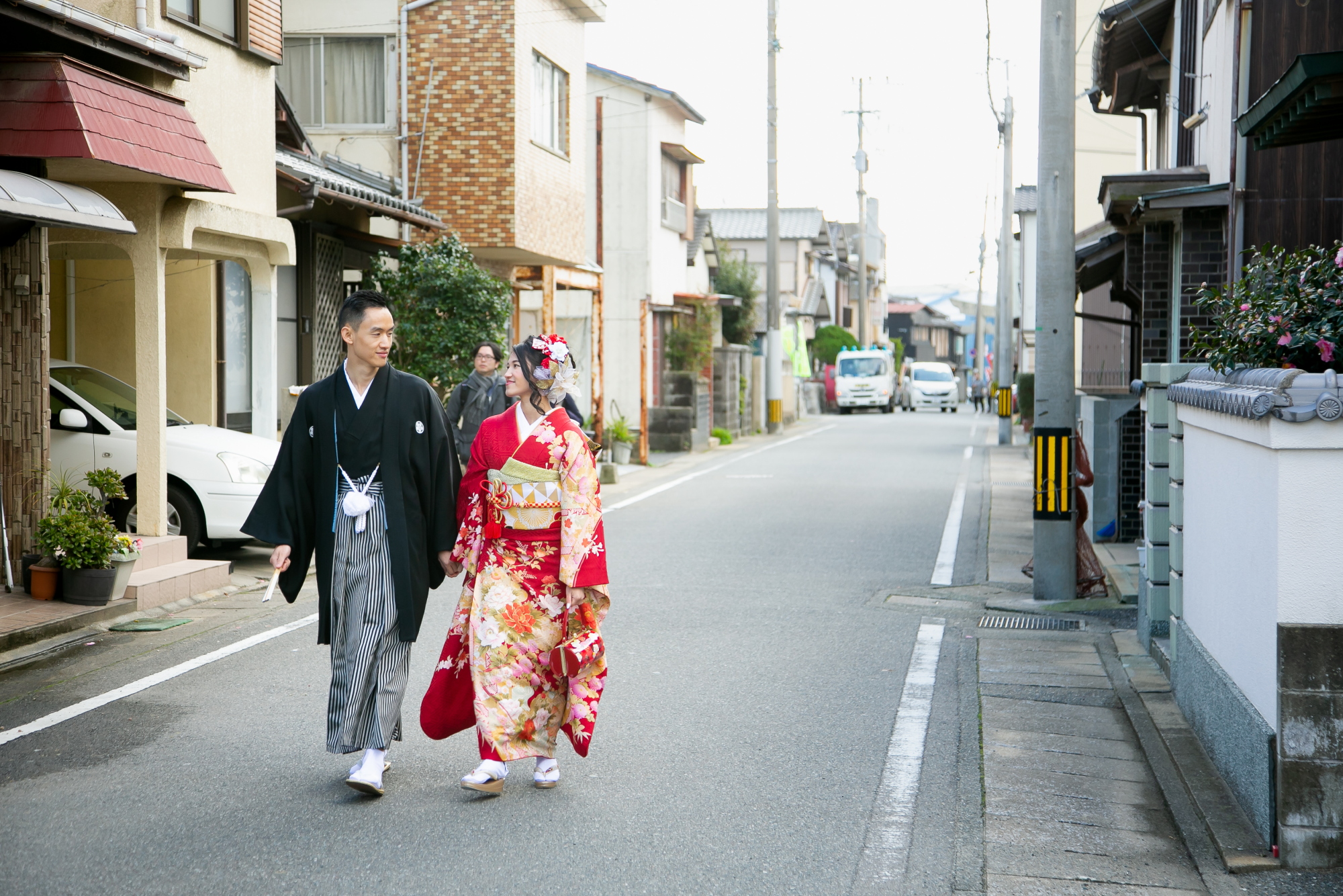 Shinto shrine wedding in Fukuoka. pre-wedding photo in Fukuoka. At Shikaumi shrine with kimono.