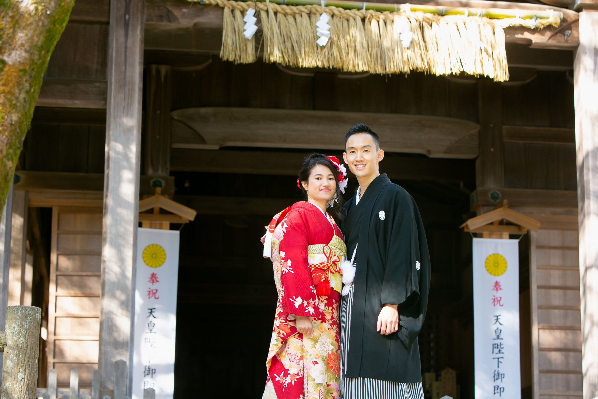 Shinto shrine wedding in Fukuoka. pre-wedding photo in Fukuoka. At Shikaumi shrine with kimono.