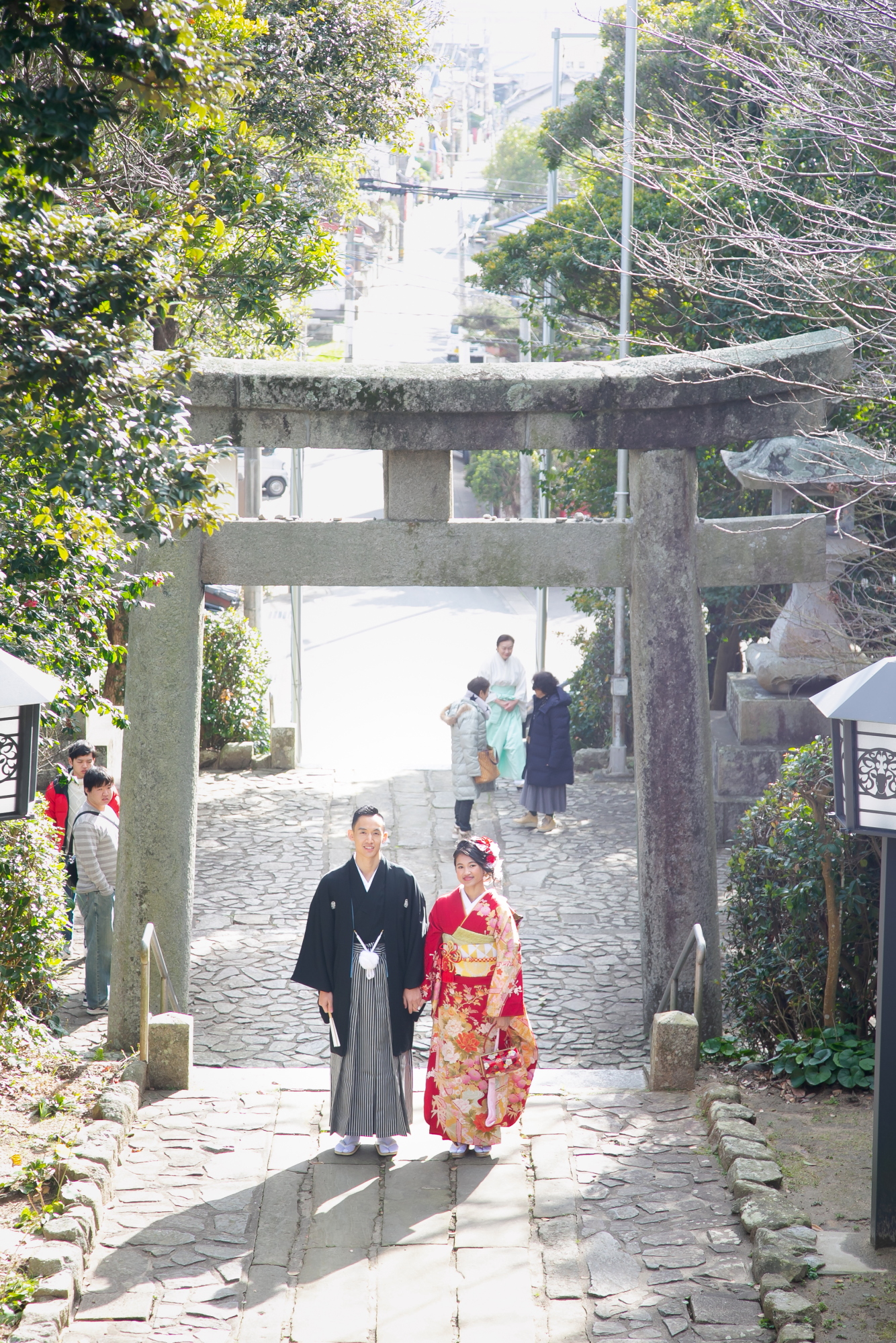 Shinto shrine wedding in Fukuoka. pre-wedding photo in Fukuoka. At Shikaumi shrine with kimono.
