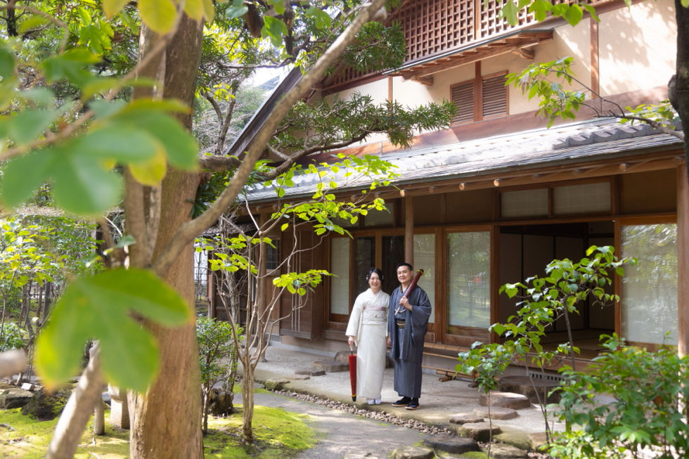 Rakusuien Japanese garden,Ohori koen park kimono. Fukuoka pre-wedding photo.