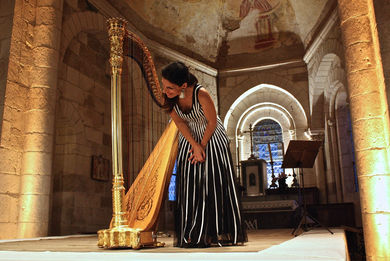 Iris Torossian à la harpe par ©D.A.Decelle