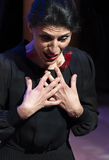Iris Torossian récitante
