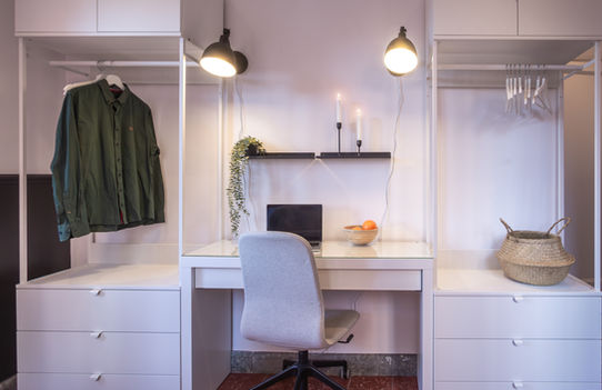 Habitación luminosa en Haaus Coliving, alojamiento temporal y alquiler de habitaciones en Barcelona – Gràcia.