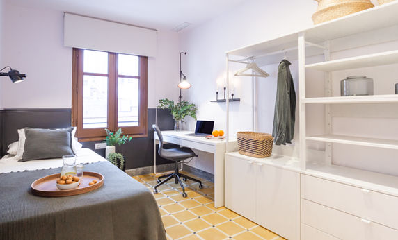Habitación individual luminosa en Haaus Coliving, alquiler de habitaciones en Barcelona – Gràcia.
