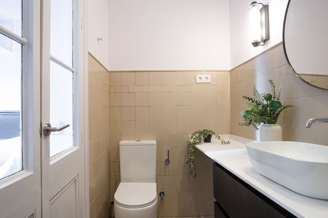 Habitación individual en suite con baño privado en Haaus Coliving, alquiler de habitaciones en Barcelona.