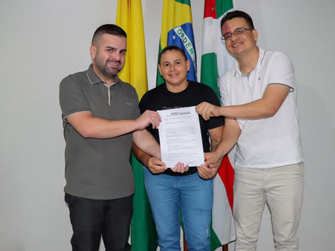 Prefeitura de Tarauacá dá posse a professora de educação física para reforço nas Academias da Saúde