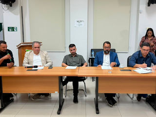Prefeito de Tarauacá participa de entrega de maquinários e reunião sobre meio ambiente em Rio Branco