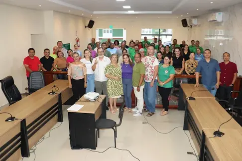 Prefeitura de Tarauacá realiza reunião para discutir o Plano Plurianual da Educação para 2026