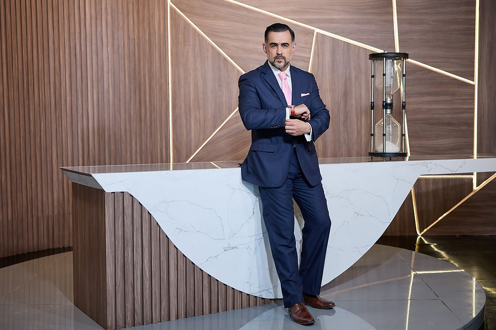 Memo Flores, Doctor en Periodismo, Reporterte profesional.