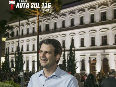 Eduardo Pimentel e centenas de pessoas se emocionam com Cantata do Colégio Marista no Natal de Curitiba